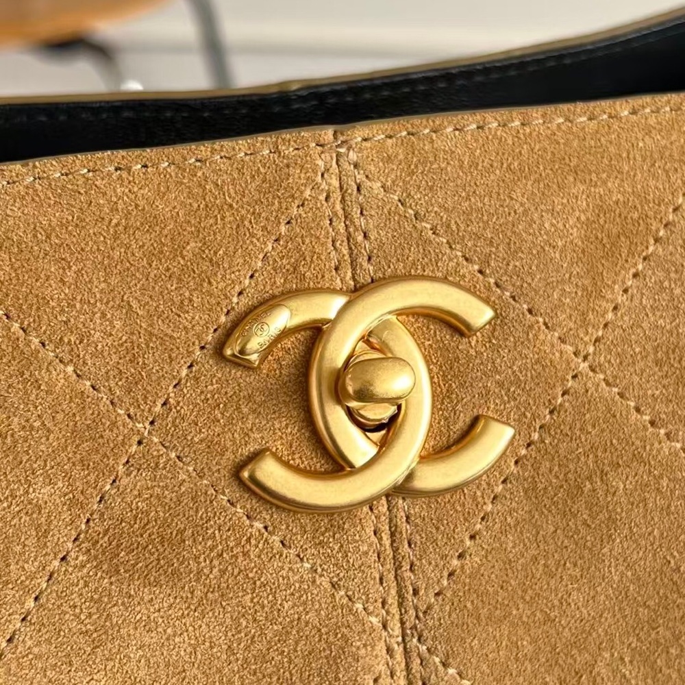 Chanel Two-Tone Camel Suede and Black Leather Shoulder Bag - Picture 5 of 7